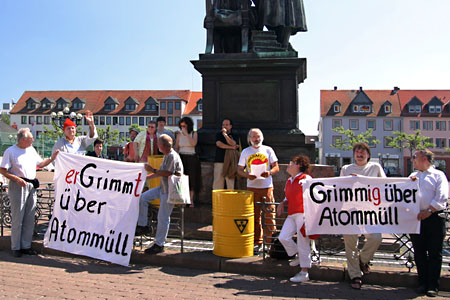 Grimmig über Atommüll in Hanau