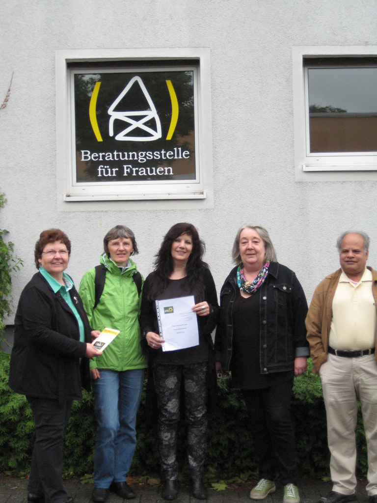 Grüne Hanau übergeben Spende an das Hanauer Frauenhaus