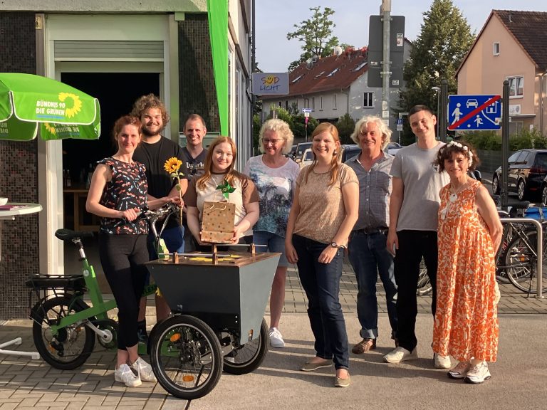 Grüne Hanau begrüßen 100. Mitglied beim Sommerfest