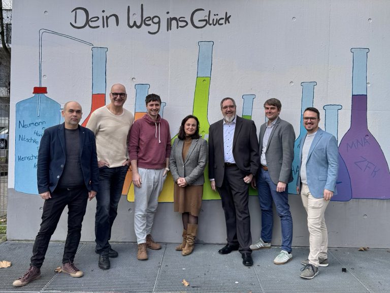 Bundestagsabgeordnete zu Besuch im MINT-Bereich der Kathinka-Platzhoff-Stiftung